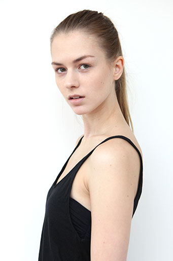 Look over the shoulder Sample of a model snapshot for a girl
